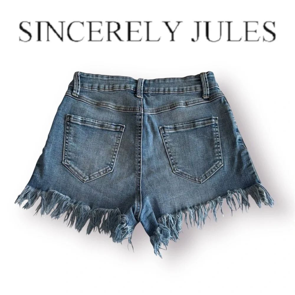 🛍️SALE🛍️ Sincerely Jules Women's Cut-Off Raw Hem Distressed Denim Shorts - Picture 3 of 8